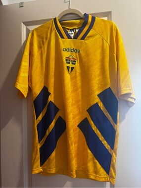 adidas Sweden Football Jersey size medium men’s